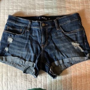 Low-Rise Hollister Shorts 3”